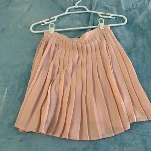 Pink pleated skirt